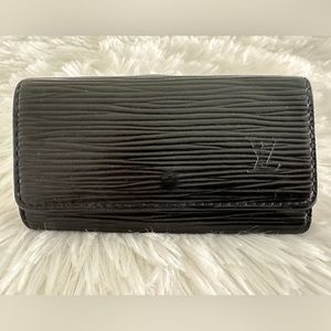 Authentic Louis Vuitton Black Epi Leather 4 Key Case‎ Holder